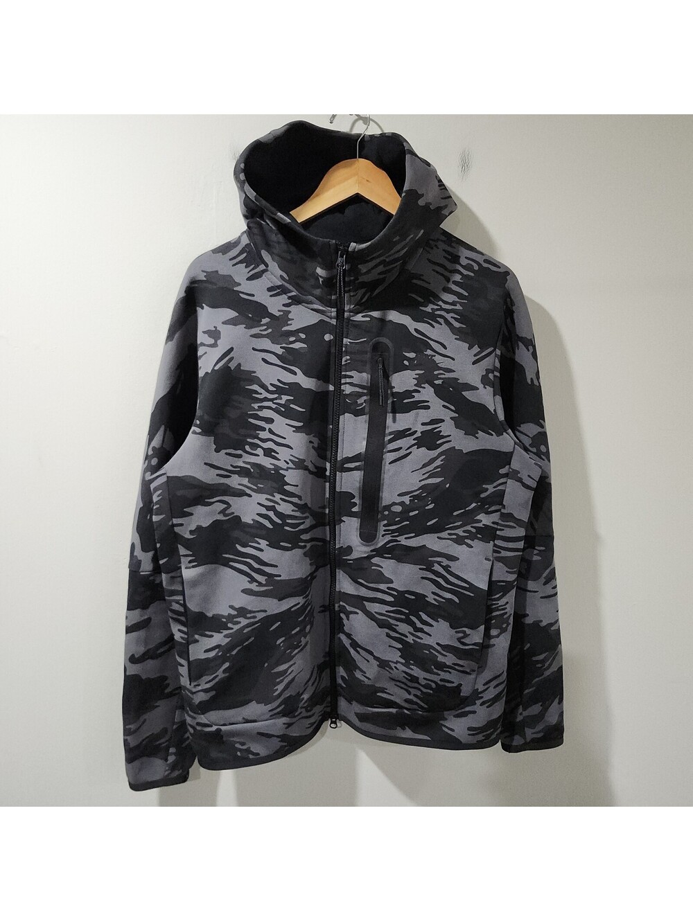 Nike Sportswear Tech Fleece Hoodie Zip Camo Tiger All Over Large CU4491-068